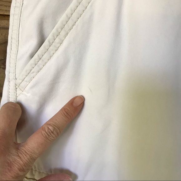 Levi’s Light Khaki 11” Cargo Shorts Size 40 - Picture 3 of 16